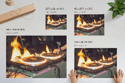 Moderne decoratieve poster Een energieke mix van vlammen en elektronica.