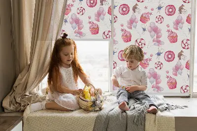 Binnengordijn met roze ballonnen, donuts en konijntjes