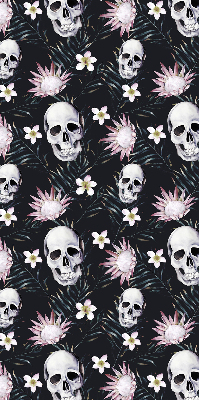 Rolgordijn voor raam met schedels tussen de bloemen