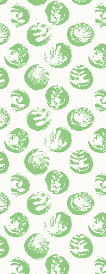 Rolgordijn voor raam met planten die weerspiegeld worden in groene cirkels