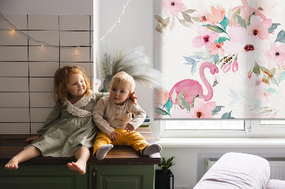 Binnenrolgordijn voor raam met flamingo's tussen de bloemen