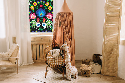 Stoffen rolgordijn met kleurrijke hanen