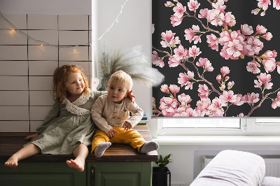 Rolgordijn voor balkondeur met bloemen van een boommotief