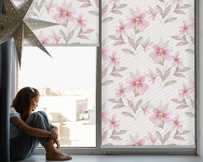 Binnenrolgordijn voor raam met roze bloemen