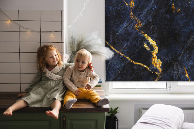Binnenrolgordijn voor raam in marineblauwe marmerlook