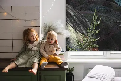 Rolgordijn voor raam in het groen