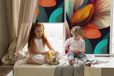 Binnengordijn met bloemmotief in abstracte stijl