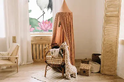 Binnengordijn met kraanvogels tussen de lelies