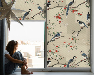 Binnenrolgordijn voor raam met vogels in een boom