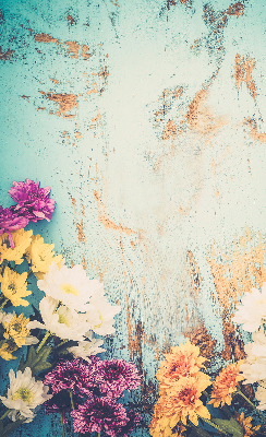 Rolgordijn voor balkondeur met bloemen op een blauwe achtergrond