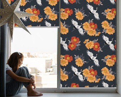Binnenrolgordijn voor raam met bloemen en kraanvogels