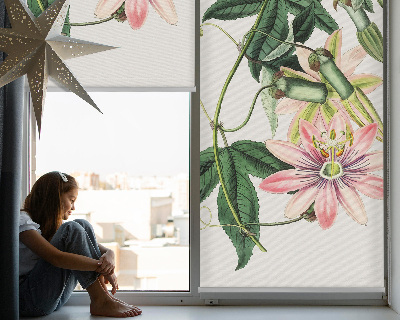 Rolgordijn voor raam met roze bloemen