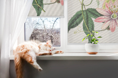 Rolgordijn voor raam met roze bloemen