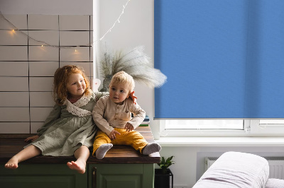 Binnenshuis verduisterend rolgordijn in blauwe kleur