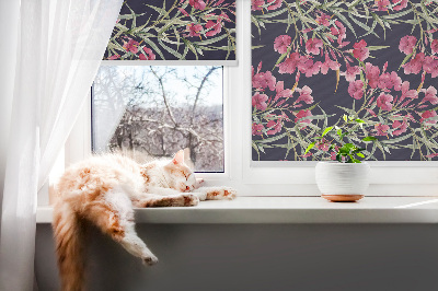 Binnenshuis verduisterend rolgordijn met exotische bloemmotief
