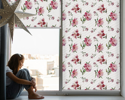 Verduisterend rolgordijn voor balkondeur in roze bloemmotief