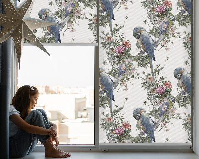 Verduisterend stoffen rolgordijn met papegaaien op bloemen