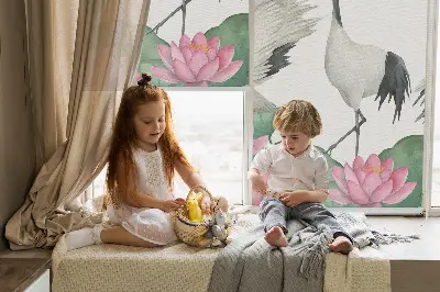 Verduisterend binnengordijn met kraanvogels tussen de lelies