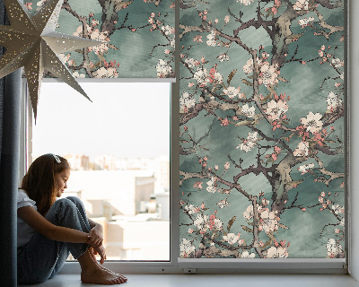 Verduisterend raamrolgordijn voor binnen met bloemenmotief aan de boom