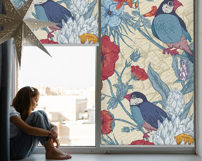 Verduisterend stoffen rolgordijn met vogels tussen de bloemen