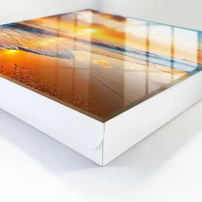 Sleutelkastje binnen zonsondergang boven de oceaan