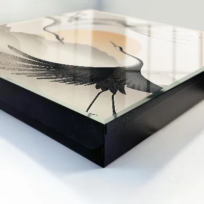 Sleutelkast Japanse kraanvogels tegen de achtergrond van de opkomende zon.
