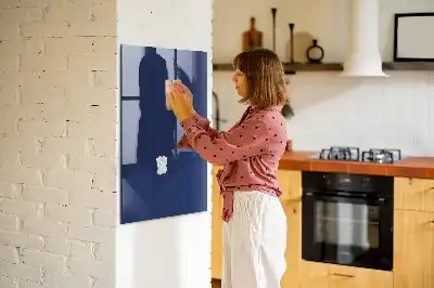 Decoratief glazen wandbord beschrijfbaar en magnetisch in marineblauw