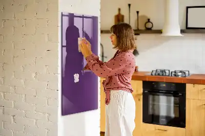 Magnetisch en uitwisbaar glazen wandbord in de kleur paars