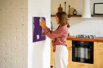 Magnetisch en uitwisbaar glazen wandbord in de kleur paars