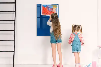 Decoratief glazen beschrijfbaar en magnetisch wandbord in het blauw