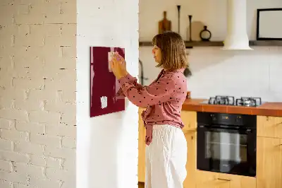 Magnetisch en uitwisbaar glazen wandbord in de kleur bordeaux