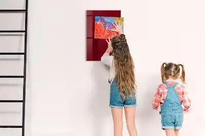 Magnetisch en uitwisbaar glazen wandbord in de kleur bordeaux