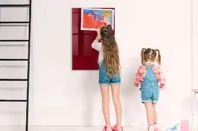 Magnetisch en uitwisbaar glazen wandbord in de kleur bordeaux