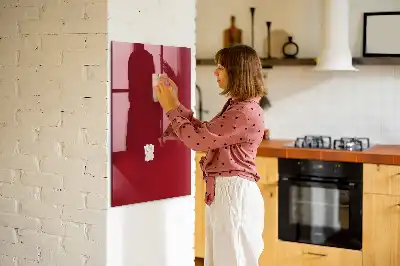 Decoratief glazen wandbord beschrijfbaar en magnetisch in de kleur rood