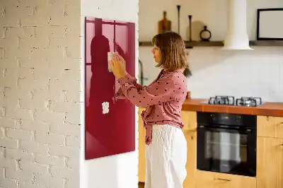 Decoratief glazen wandbord beschrijfbaar en magnetisch in de kleur rood