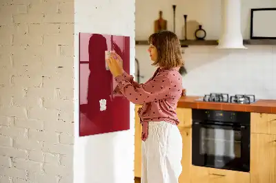 Decoratief glazen wandbord beschrijfbaar en magnetisch in de kleur rood