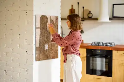 Decoratief glazen wandbord beschrijfbaar en magnetisch in warme houttonen