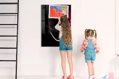 Magnetisch glazen wandbord met afbeelding van gemorste wijn