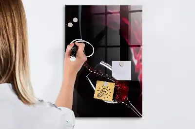 Magnetisch glazen wandbord met afbeelding van gemorste wijn