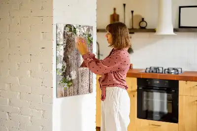 Glazen magneetbord met decoratieve print van bloemen op houten planken