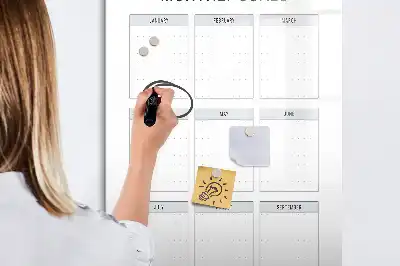 Magnetisch glazen memobord voor aan de muur met maandelijkse doelen