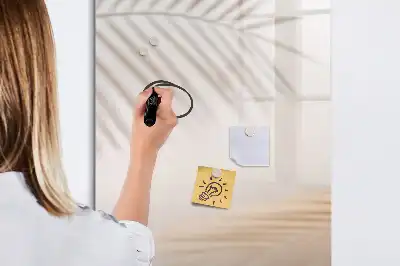 Glazen magneetbord met print schaduw van palmblad