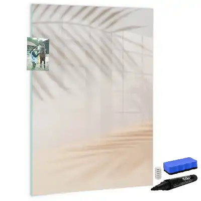 Glazen magneetbord met print schaduw van palmblad