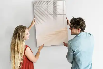 Glazen magneetbord met print schaduw van palmblad