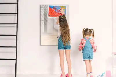 Glazen magneetbord met print schaduw van palmblad