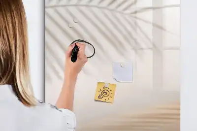 Glazen magneetbord met print schaduw van palmblad