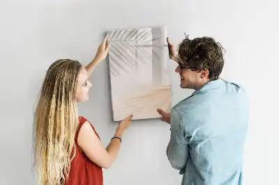 Glazen magneetbord met print schaduw van palmblad