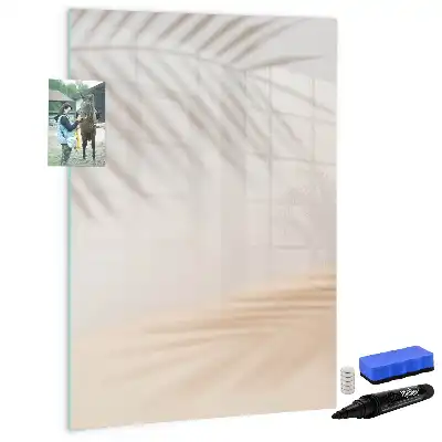 Glazen magneetbord met print schaduw van palmblad