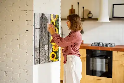 Glazen magneetbord met decoratieve print van zonnebloemen op hout
