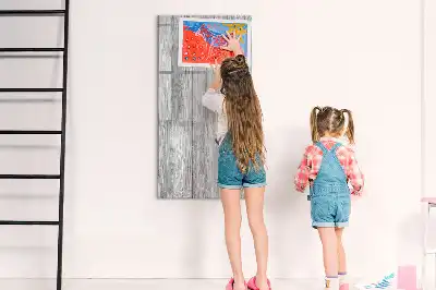 Glazen magneetbord met decoratieve print uitgevoerd op houten planken